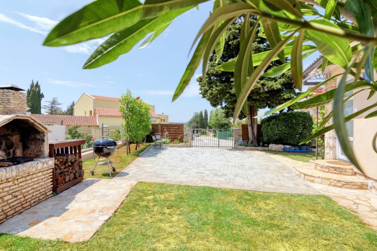 Holiday House "Laurus Garden" With Private Parking Medulin Dış mekan fotoğraf